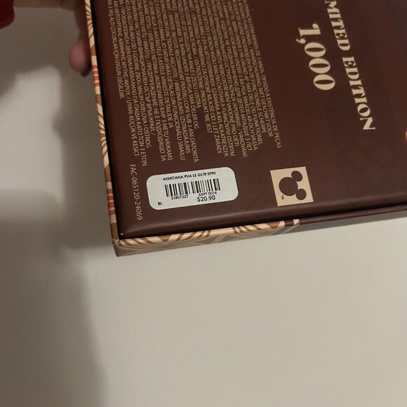 Loungefly Disney Moana and Pua Floral Glitter Limited Edition 1000 Pin NWT - Picture 11 of 11